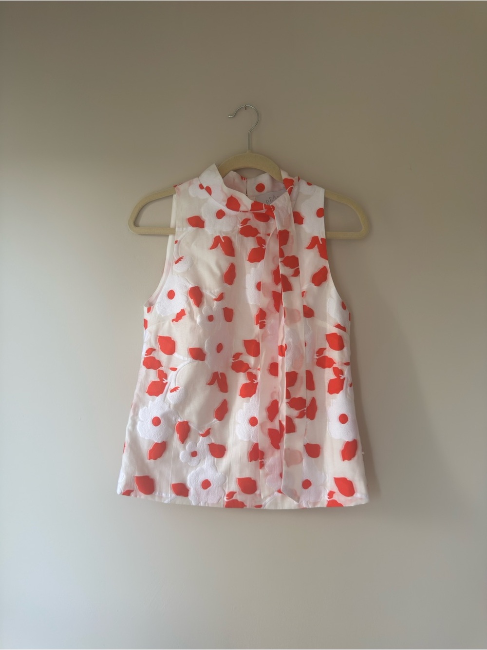 Pearl by Lela Rose Sleeveless White with Coral Petal Print Blouse Size 2